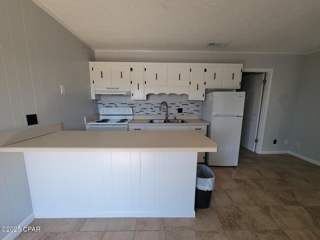 Building Photo - 6529 Chipewa St