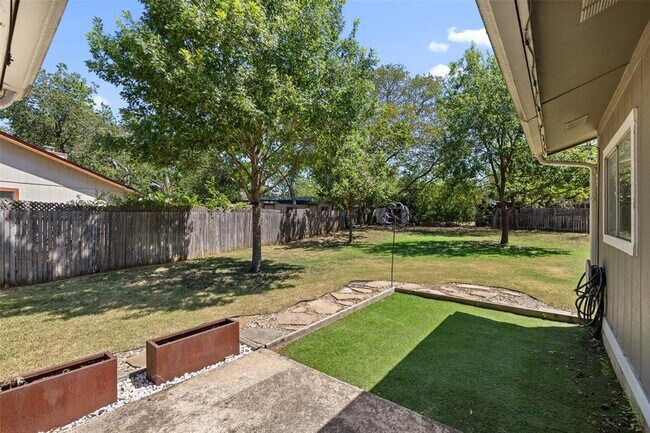 Building Photo - 2808 Firecrest Dr