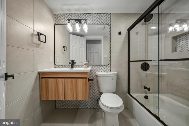 Building Photo - 110 Elaine Dr