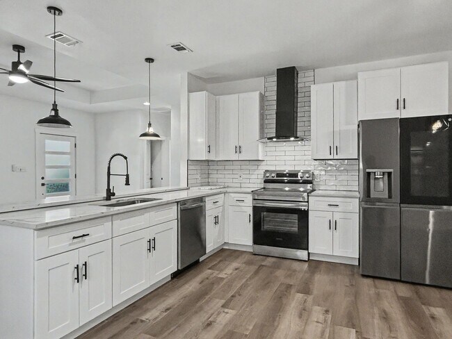 Building Photo - 109 Sample St