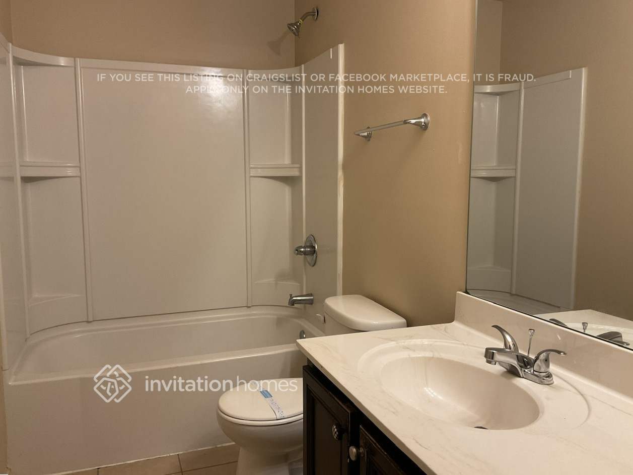 Building Photo - 3670 Brookhollow Dr