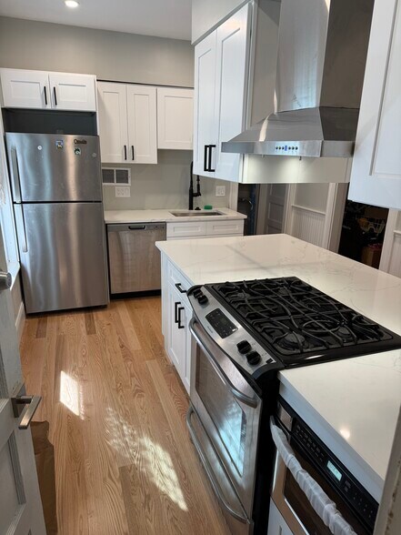 Building Photo - 59 Hawthorne St