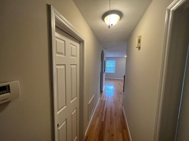 Building Photo - Beautiful Cave Spring Split Level with Bac...