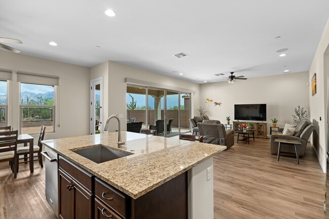 Building Photo - 2543 W Plateau Rdg Dr