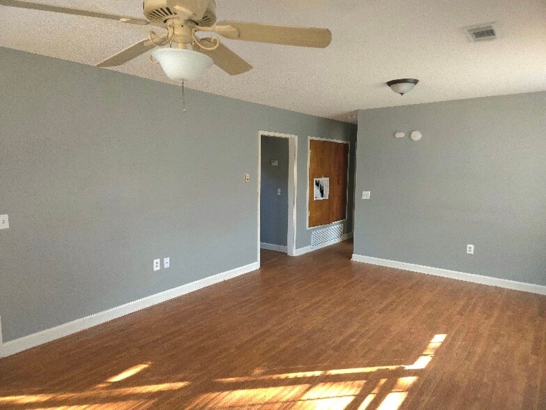 Building Photo - 3669 Earl St