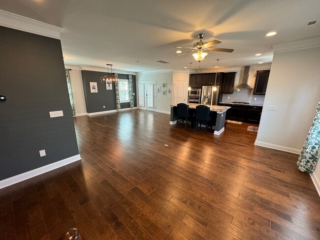 Building Photo - END UNIT 3 Bed | 2.5 Bath Townhouse in Mor...