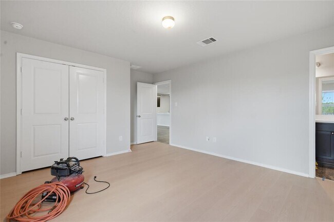 Building Photo - 10402 Waverunner