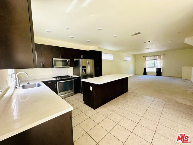 Building Photo - 2581 Arvia St
