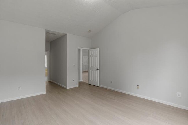 Building Photo - 329 Horsehill St