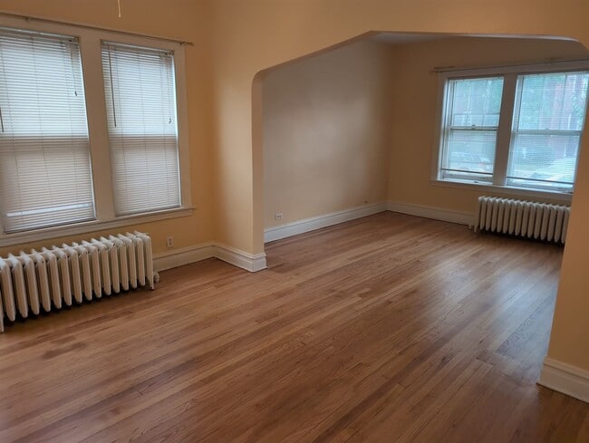 Building Photo - 5622 N Mango Ave