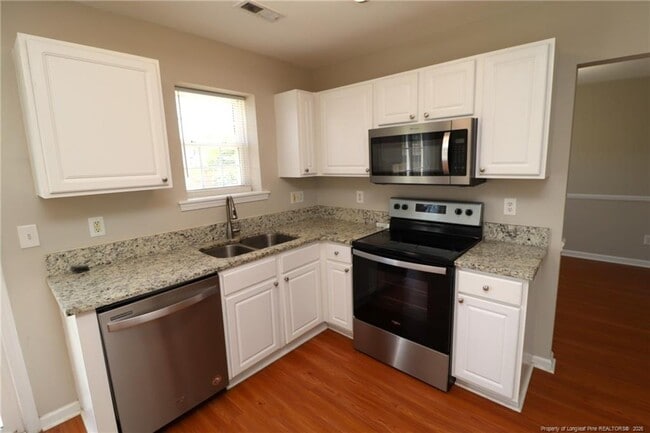 Building Photo - 120 Downing Bluff Dr