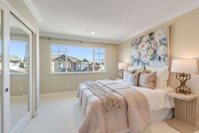 Building Photo - Luxury 3-Bed Townhouse in Hayward Just Built in 2019!