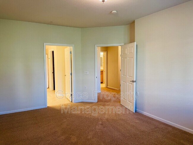 Building Photo - 14133 Sun Blaze Loop