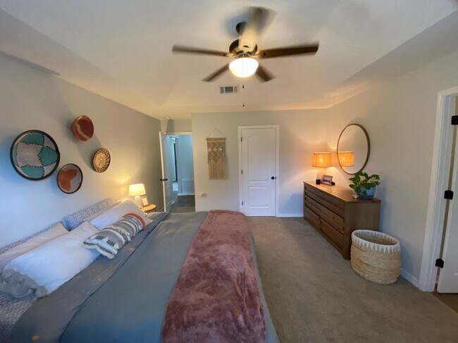 Building Photo - 6486 Surfside Cove