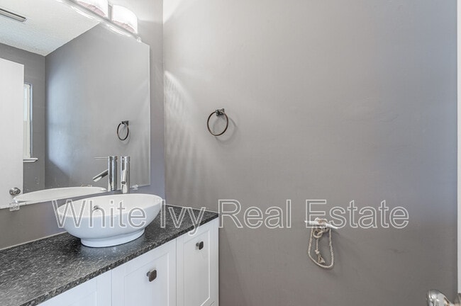 Building Photo - 356 Peach Is Rd