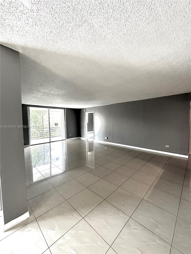 Building Photo - 443 NE 195th St