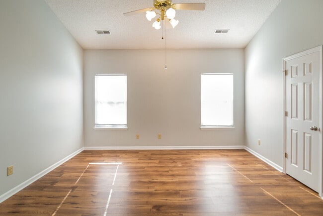 Building Photo - 104 Monsarret Ln
