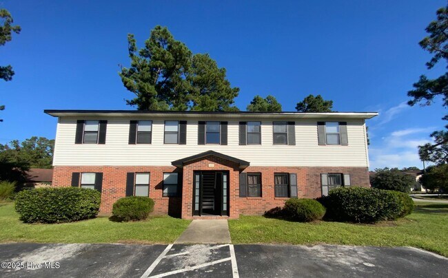 Primary Photo - 100 Ravenwood Dr