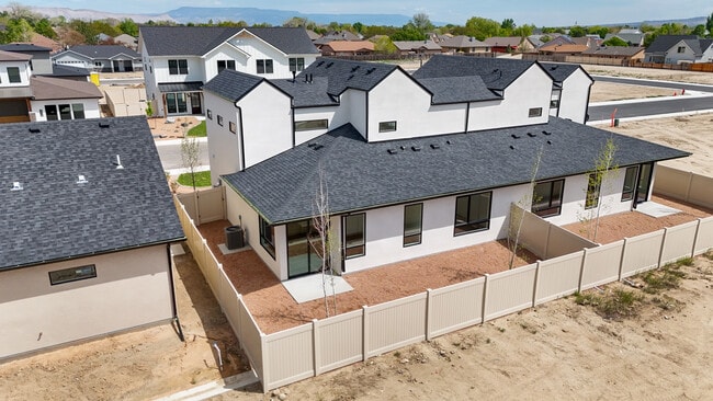 Building Photo - 367 Toms Cyn Dr