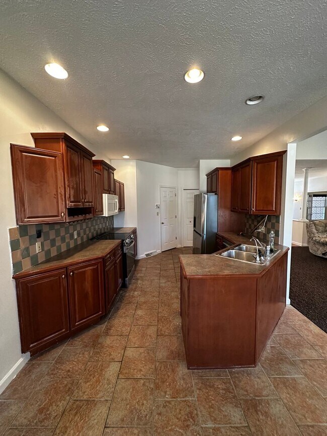 Building Photo - 1250-1254 Evans City Rd