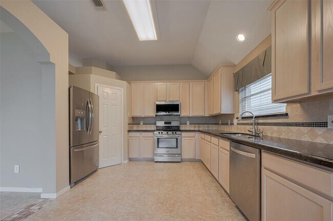 Building Photo - 9502 Willow Crossing Dr