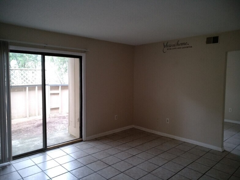 Building Photo - 441 Hickory Hill Dr