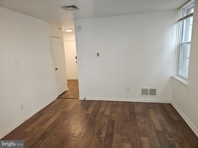 Building Photo - 1332 Wagner Ave