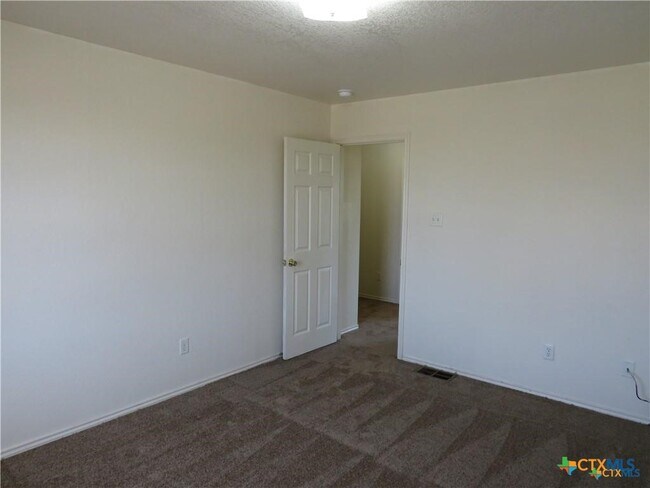 Building Photo - 4002 Gus Dr