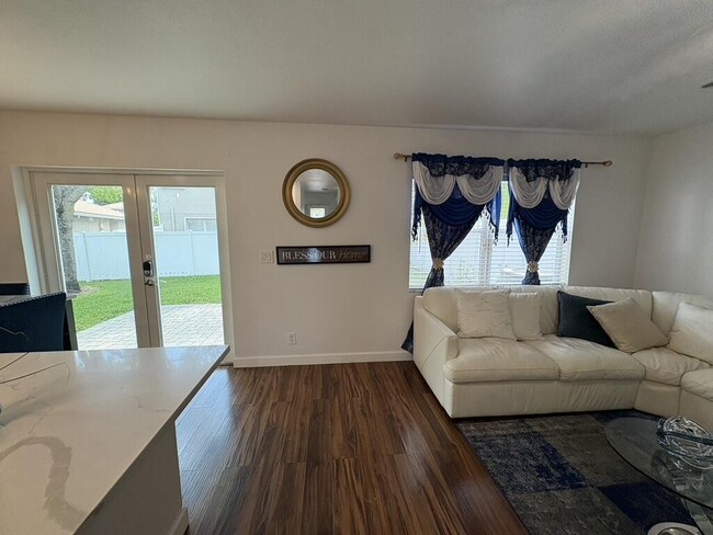Building Photo - 3318 Blue Fin Dr
