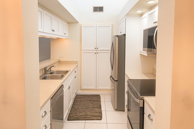 Building Photo - 9394 Westlinks Terrace