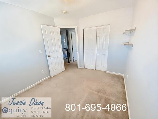 Building Photo - 910 James Cir