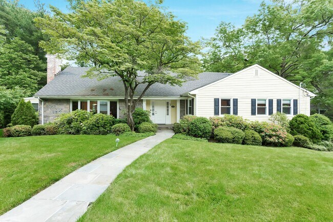 Primary Photo - 32 Aspen Rd