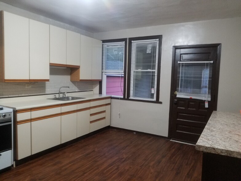 Building Photo - 1080 Priestley Ave