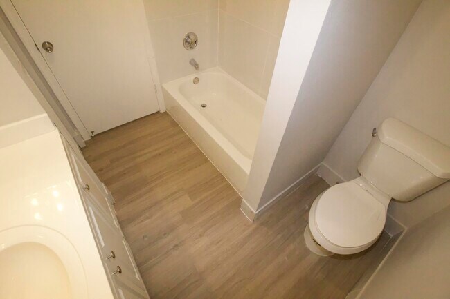 Building Photo - 9220 Roan Ln