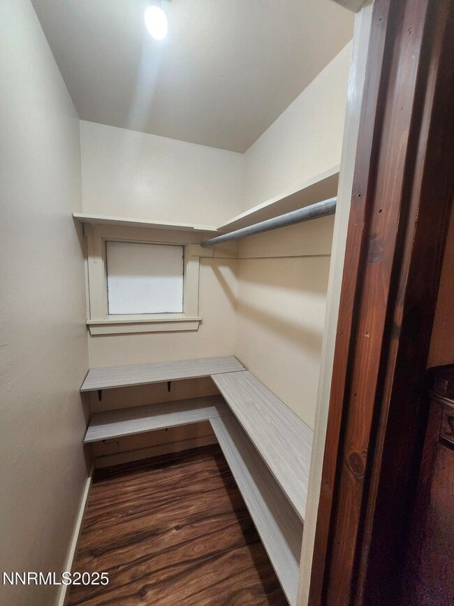 Building Photo - 880 Truckee Ln