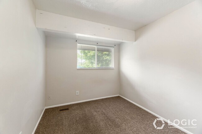 Building Photo - North Provo Duplex
