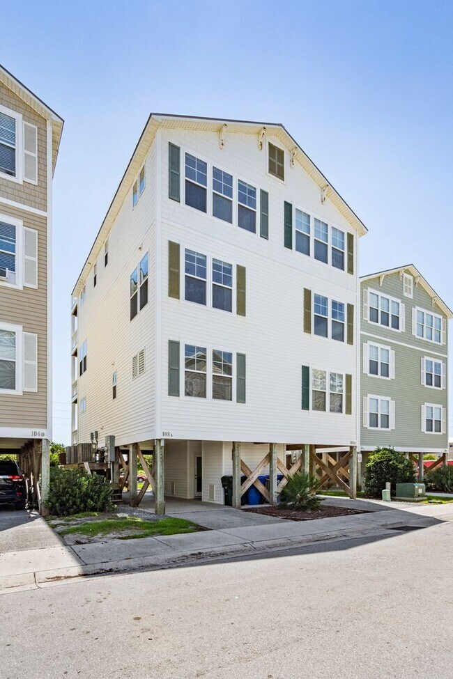 Building Photo - 3 bedroom, 2 1/2 bath unfurnished Townhouse located in Surf City-Ocean views
