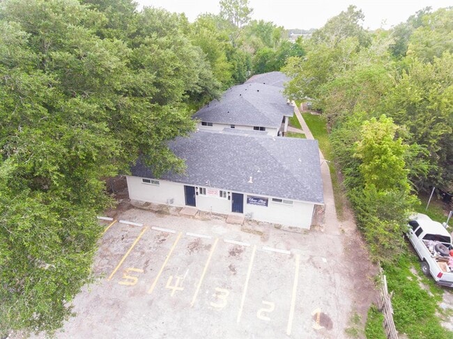 Building Photo - 5124 Clover St