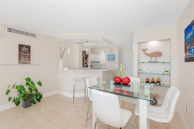 Building Photo - 6917 Collins Ave