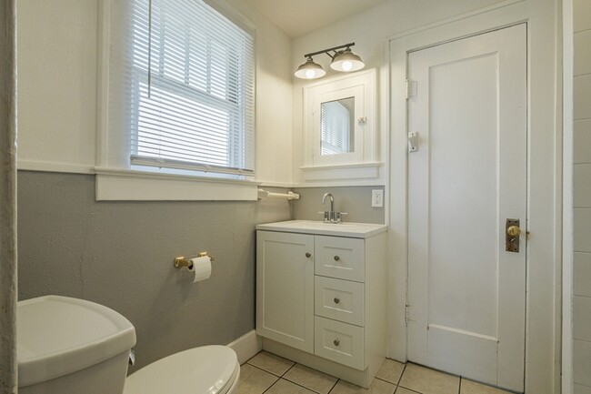 Building Photo - 1258 Colorado Ave