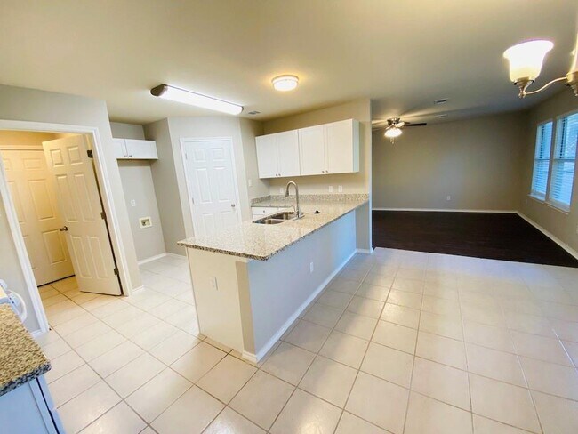 Building Photo - 3304 Kissman Dr