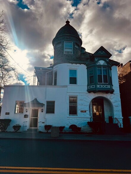 Building Photo - 612 Union St