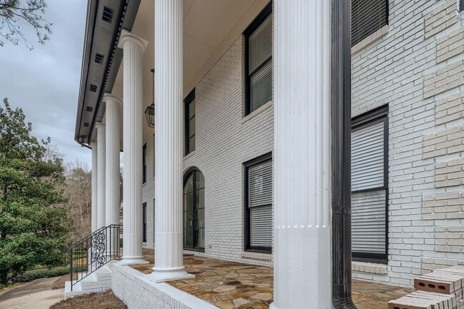 Building Photo - Furnished Estate Home - Double Curved Stairway - Marble Floors - Waterfall Island