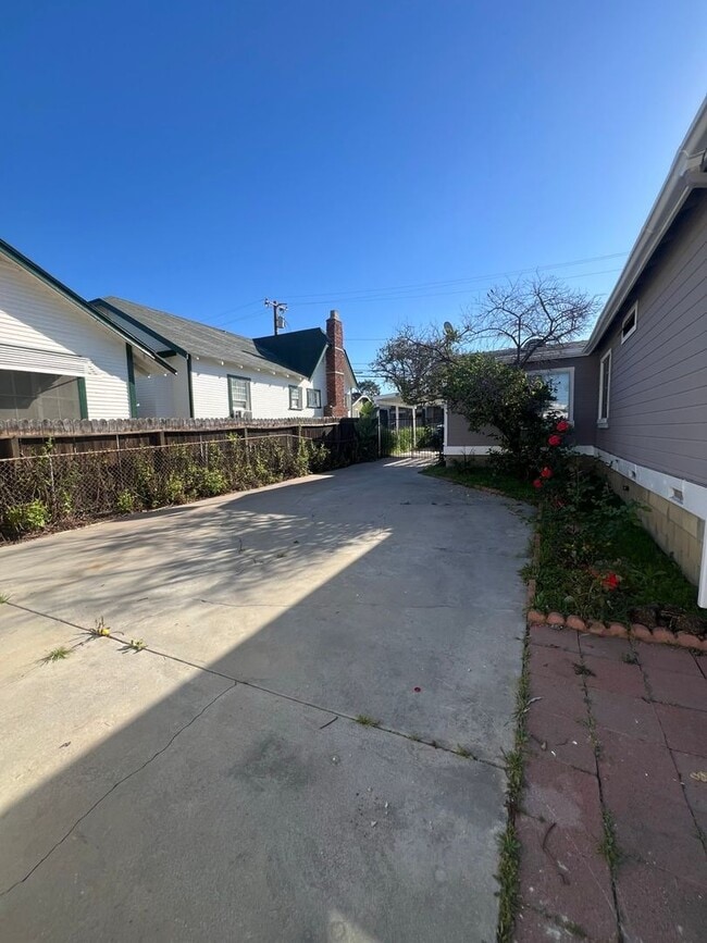 Building Photo - Spacious 4-Bed, 2-Bath Home in Whittier