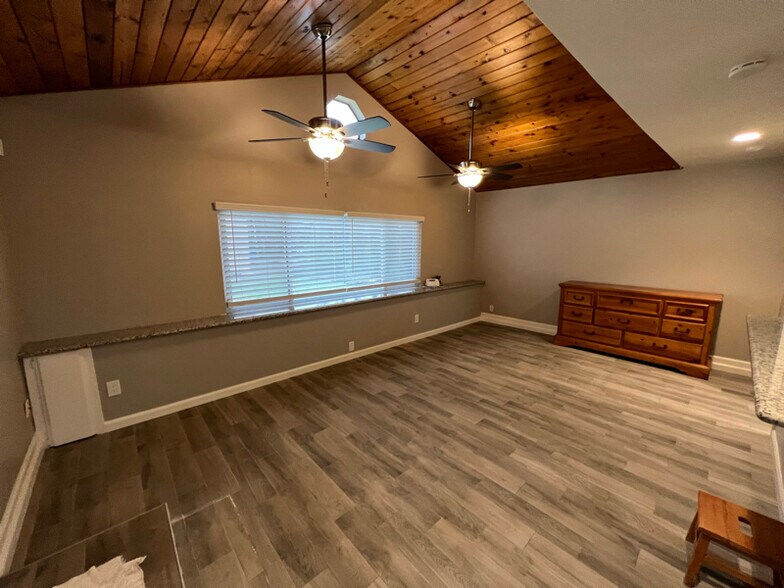 Building Photo - 5003 Whitney Ave