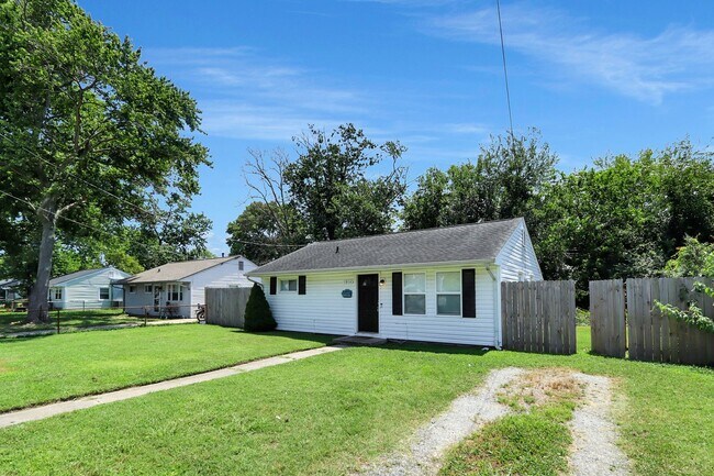 Building Photo - 1914 Somerville Dr