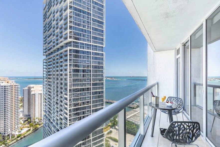 Building Photo - 485 Brickell Ave