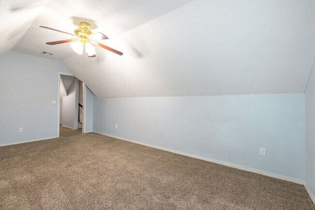 Building Photo - Newly Renovated 4 Bed / 3.5 Bath in Tulsa ...