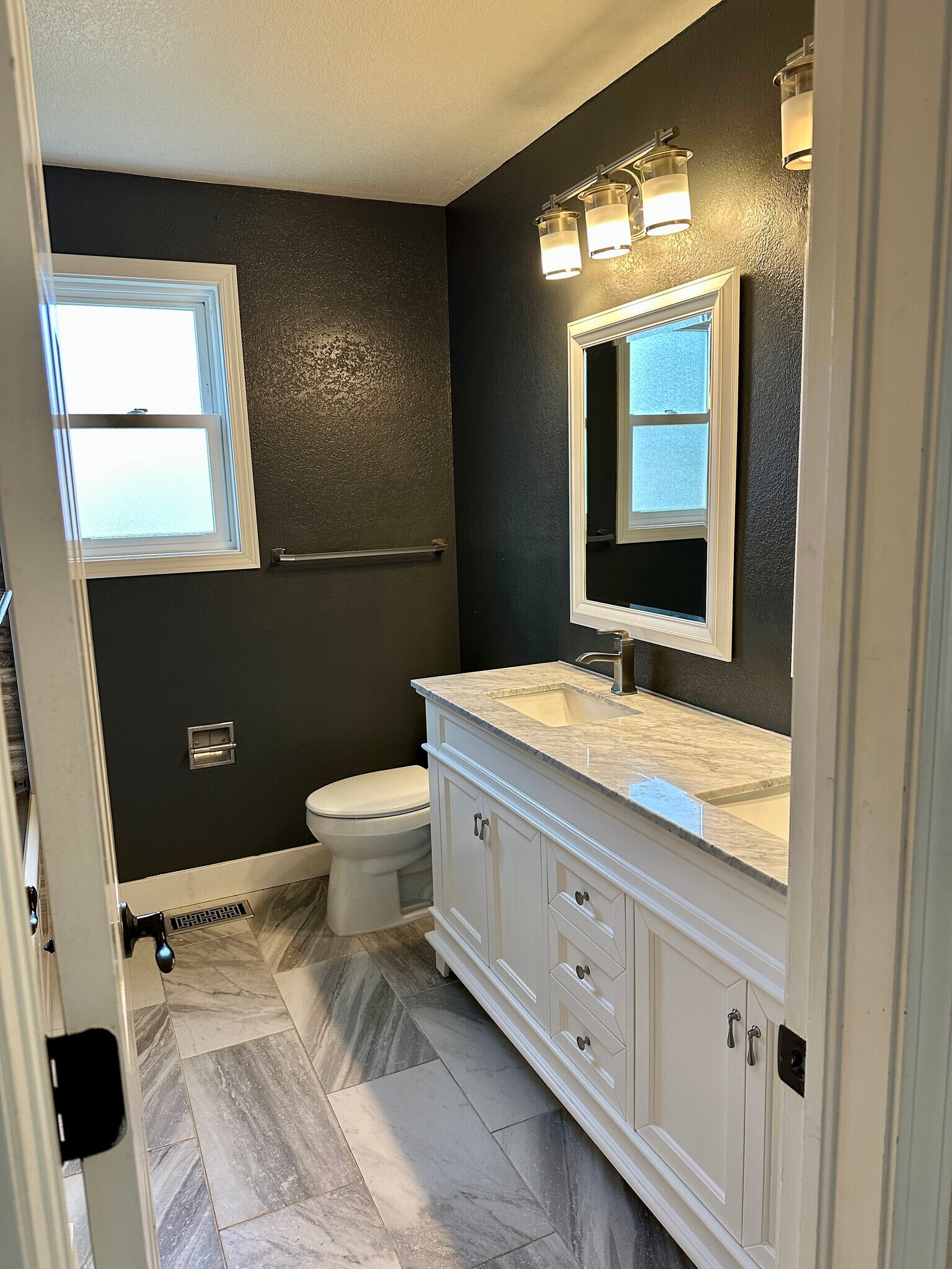 Upstairs Bathroom - 9402 Oakbrush Way