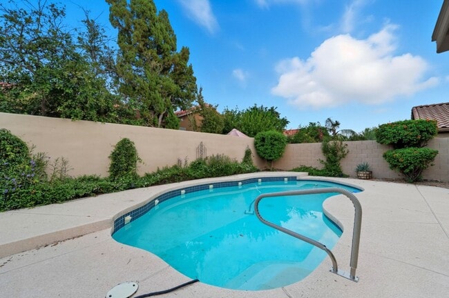 Building Photo - Modern & Spacious 3 Bed 2 Bath Home in Nor...
